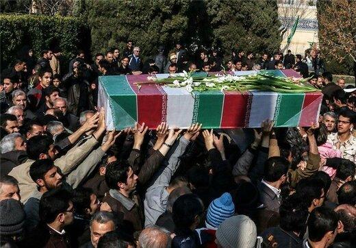 تشییع پیکر 4 نفر از شهدای سانحه هواپیمای اوکراینی در همدان تشییع پیکر 4 نفر از شهدای سانحه هواپیمای اوکراینی در همدان