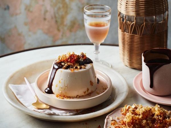 طرز تهیه پودینگ شیر بادام؛ یک دسر خنک و مقوی